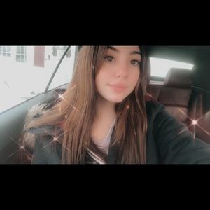 Meet your Posher, Alexis